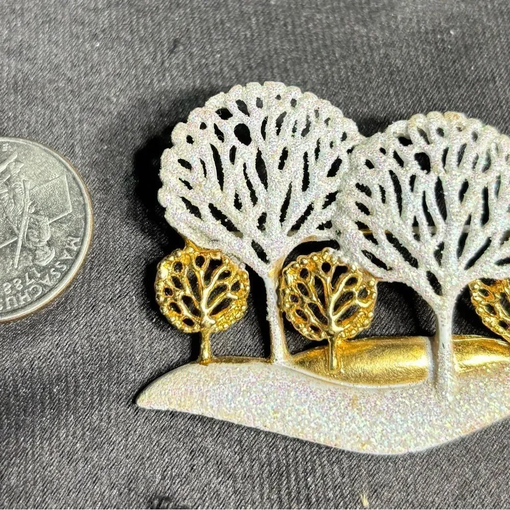 NEW Winter Wonderland Christmas Brooch NWOT   See photos for size and condition